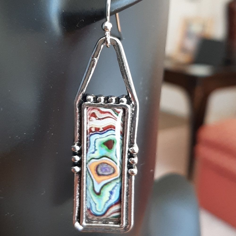 NWOT Boho spiral marble pattern colorful stone drop earrings